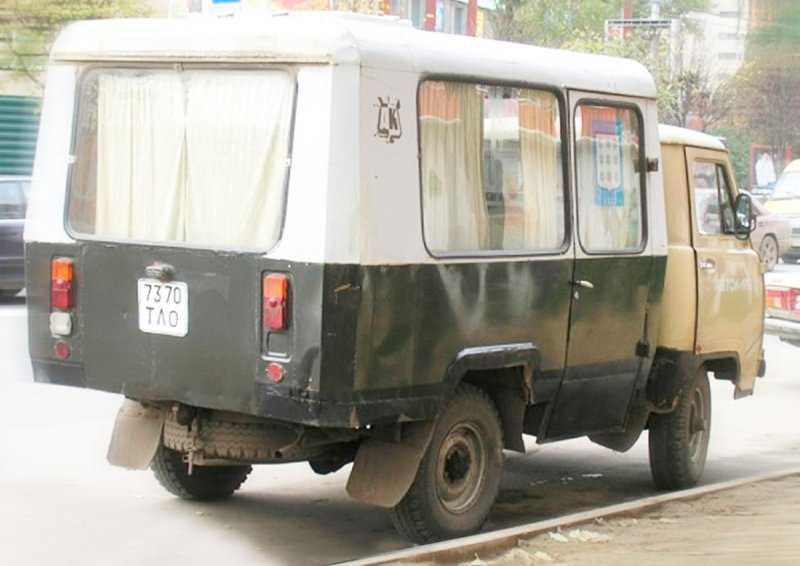 
            Штаб, снегоход, броневик и другие. 6 самых необычных версий &laquo;Буханки&raquo;
        