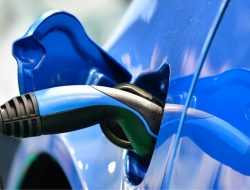 Сечин: электрокары в этом десятилетии будут вдвое дороже машин на ДВС