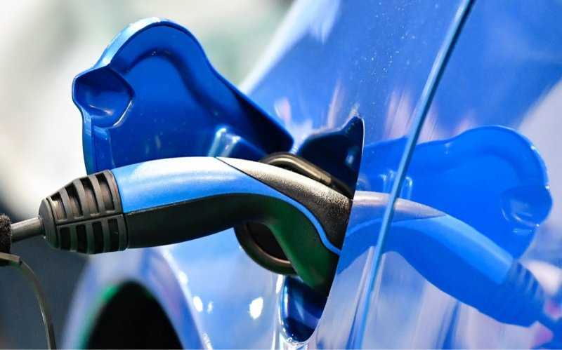 Сечин: электрокары в этом десятилетии будут вдвое дороже машин на ДВС