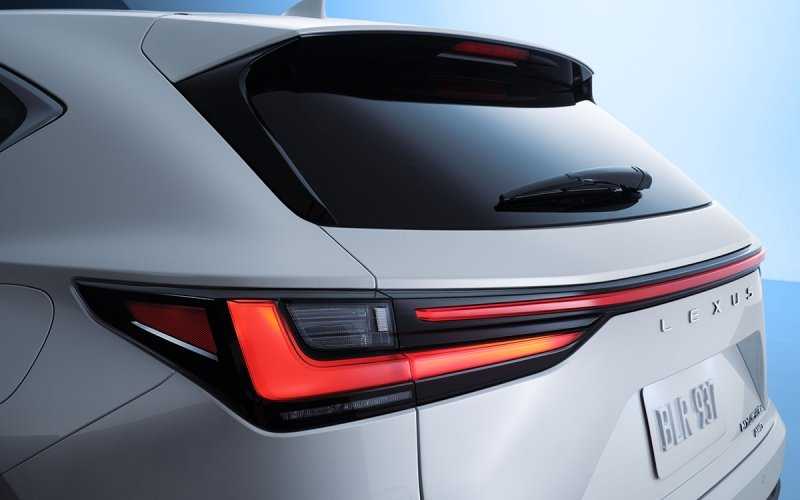 Новый Lexus NX 2021: сенсоры на руле, мотор 280 сил и другие детали