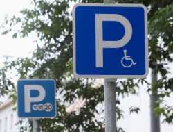 Власти перечислили условия парковки на местах для инвалидов