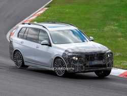 BMW испытала обновленный кроссовер X7 на Нюрбургринге. Фото