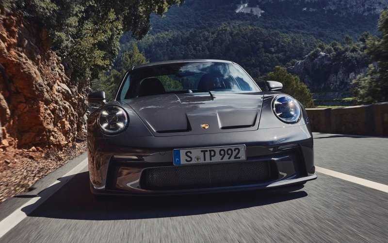 
            Porsche назвала российскую стоимость новой версии суперкара 911 GT3
        