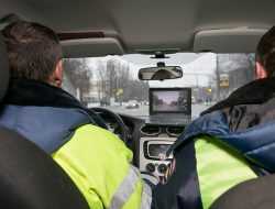 ГИБДД будет отслеживать разговоры за рулем при скрытом надзоре в потоке