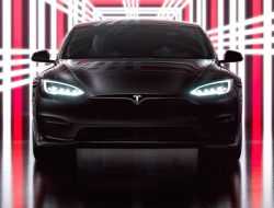 Tesla представила самый быстрый электрокар в мире