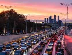 Стало известно, сколько в среднем машин приходится на тысячу россиян