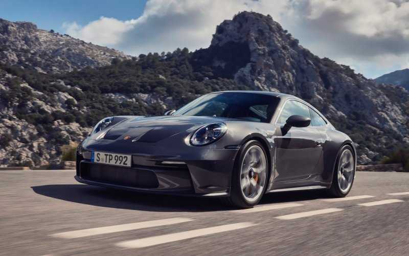 
            Porsche назвала российскую стоимость новой версии суперкара 911 GT3
        