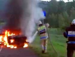 Нетрезвый водитель сжег свою «шестерку» во время задержания. Фото