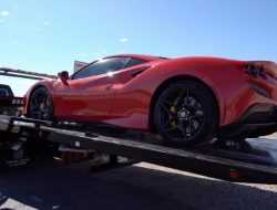 Американец арендовал новый Ferrari F8 Tributo и почти сразу попал в серьезную аварию