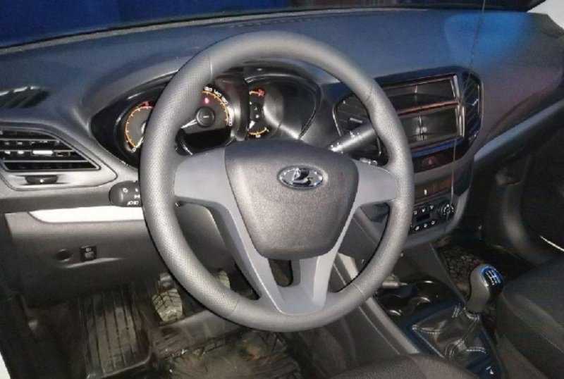 АвтоВАЗ начал поставлять автомобили без мультируля и мультимедийной системы