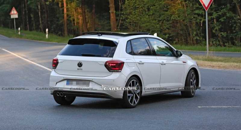 
            Обновленный Volkswagen Polo GTI сфотографировали без камуфляжа
        