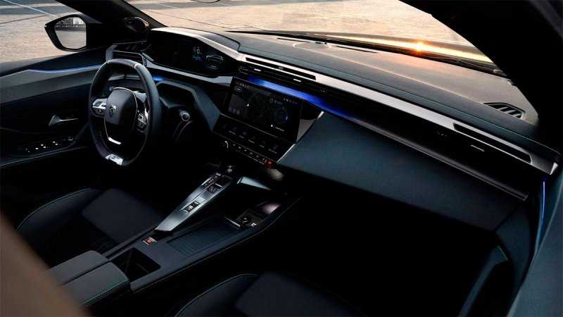 
            Peugeot представил новый универсал 308 SW
        