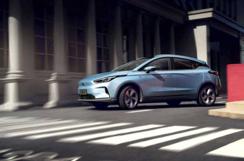 Белорусы начали принимать заказы на китайский электрокар Geometry C