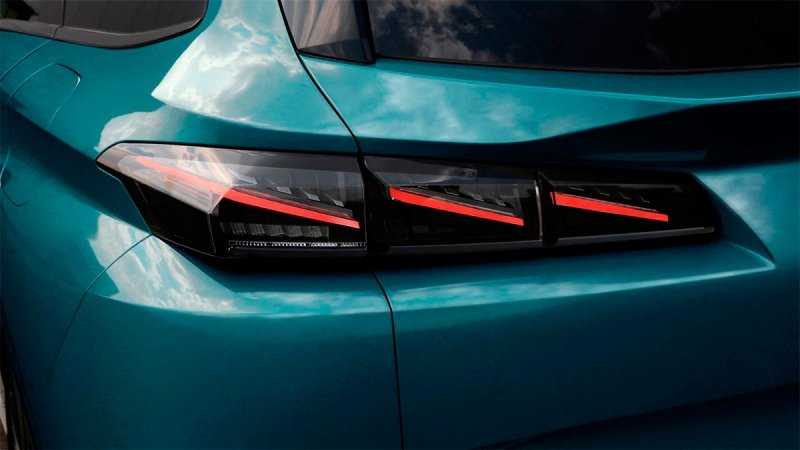
            Peugeot представил новый универсал 308 SW
        