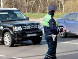 Водители нашли лазейку, как не платить штрафы. Как отреагировали в ГИБДД