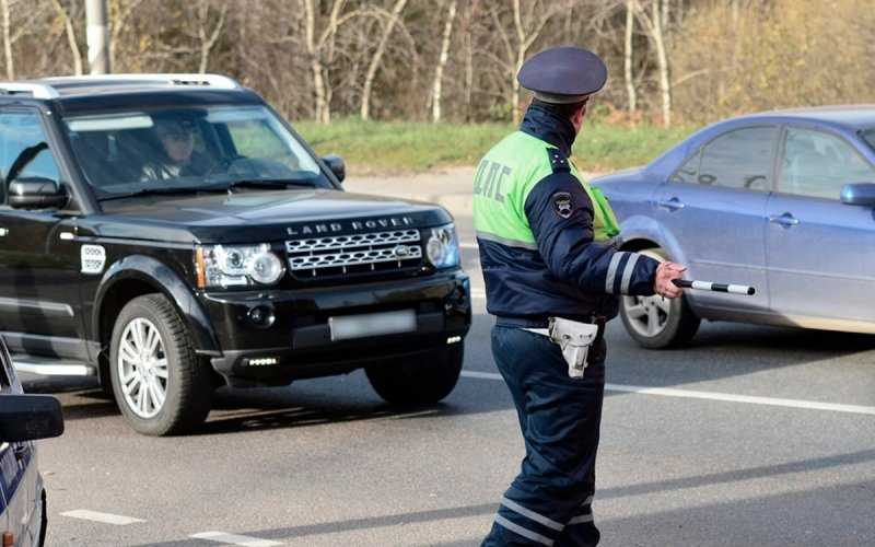 Водители нашли лазейку, как не платить штрафы. Как отреагировали в ГИБДД