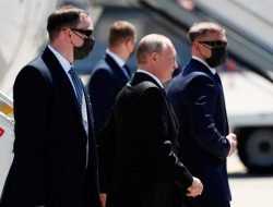 Путин прибыл на встречу с Байденом на лимузине Aurus. Видео