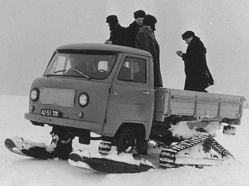 
            Штаб, снегоход, броневик и другие. 6 самых необычных версий &laquo;Буханки&raquo;
        