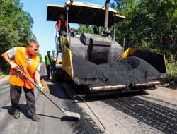 Перед участками с ремонтом дорог начали ставить камеры