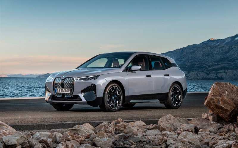 
            BMW назвала стоимость электрического кроссовера iX для России
        