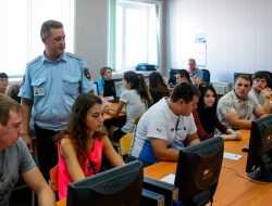 В ГИБДД рассказали о самых необычных попытках списать на экзамене