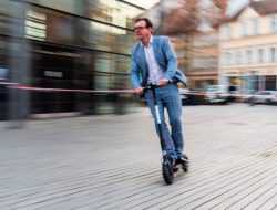 В ГИБДД перечислили правила для самокатов, гироскутеров и моноколес