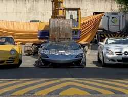Бульдозер раздавил McLaren за 100 млн. Видео