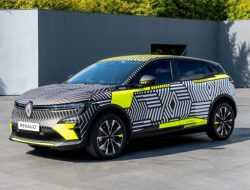 Renault показала предсерийную версию электрического кроссовера Megane