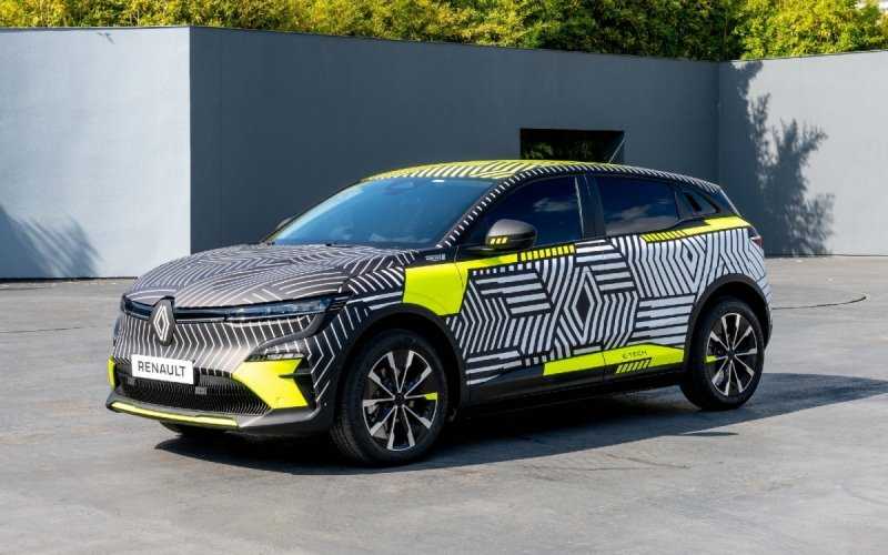 
            Renault показала предсерийную версию электрического кроссовера Megane
        