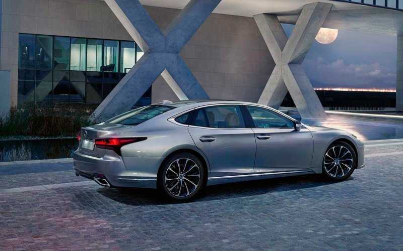 
            Lexus назвал российские цены на обновленный седан LS
        