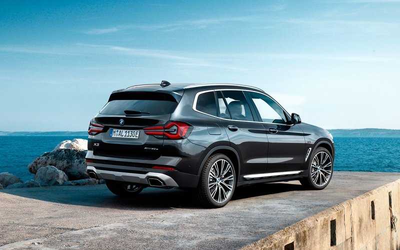 
            BMW назвал российские цены на обновленные X3 и X4
        