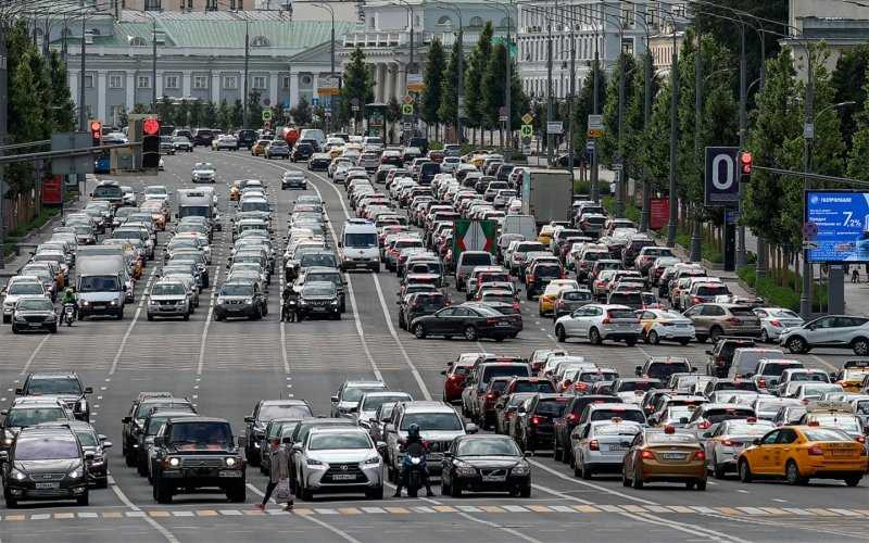 
            «Есть риск вылететь на встречку». Названы 8 самых опасных дорог Москвы
        