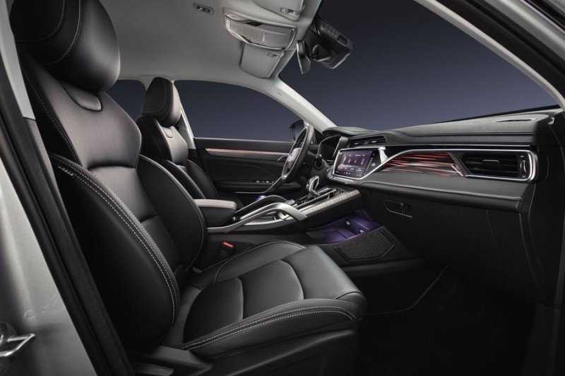 Geely Atlas Pro станет первым китайским автомобилем с &laquo;мягким&raquo; гибридом в России