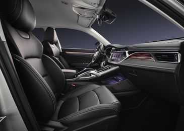 Geely показала фото и раскрыла комплектации новейшего кроссовера Atlas Pro