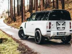 Яркие болты, 23-дюймовые диски и британский флаг — новый тюнинг Defender 90