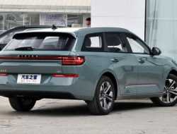 Китайцы начали продажи стильного универсала вдвое дешевле Octavia