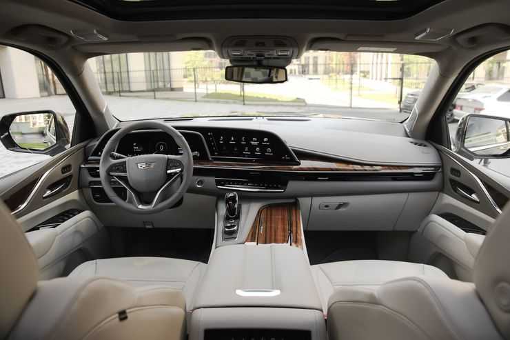 Когда понты не дороже денег: первый тест-драйв нового Cadillac Escalade