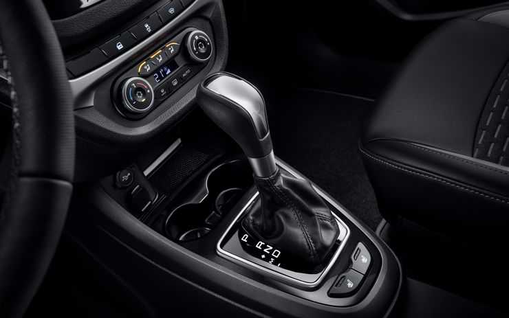 LADA Vesta: какая версия лучше &mdash; с &laquo;механикой&raquo; или вариатором