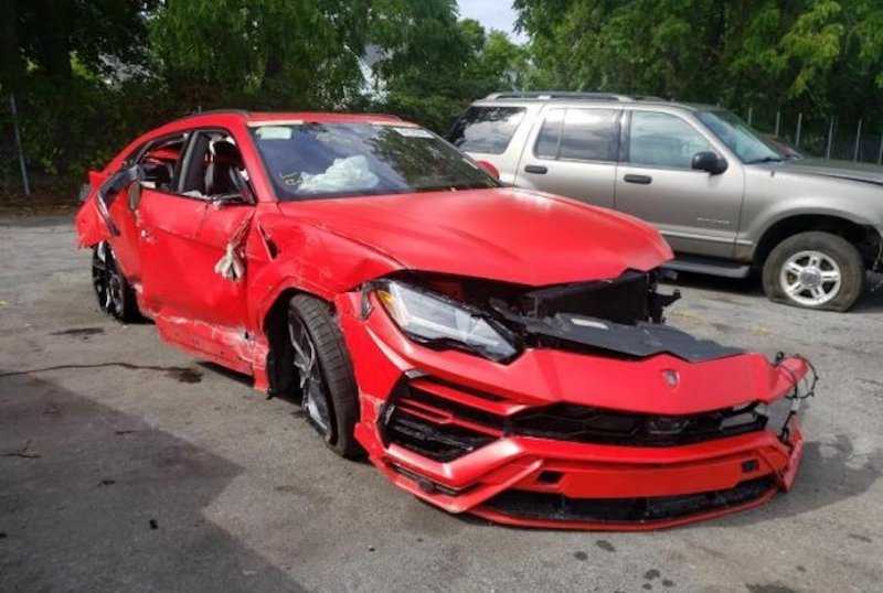 Lamborghini Urus можно купить всего за 60 000 рублей. Но поездить на нем не получится