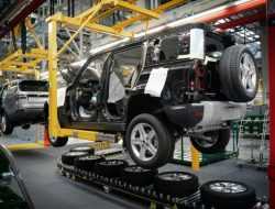 Land Rover приостановил производство Defender. Это может отразиться на поставках в Россию