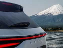 Lexus NX готовится к смене поколения: новая фотография и дата дебюта