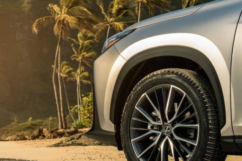 Lexus опубликовал свежую фотографию NX нового поколения