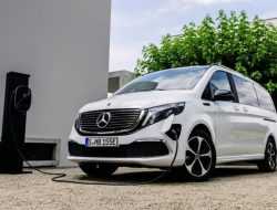 Mercedes-Benz откажется от топливных моторов ускоренными темпами