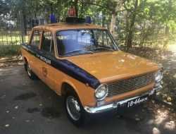 На продажу выставили 48-летнюю милицейскую «Копейку» с мигалками