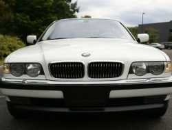 Никто не захотел покупать идеальную 21-летнюю «семёрку» BMW. Продавец оценил машину в 5,7 миллиона рублей