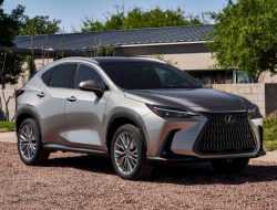 Новый Lexus NX обзавелся турбомотором 2.4 и отличился дизайном интерьера