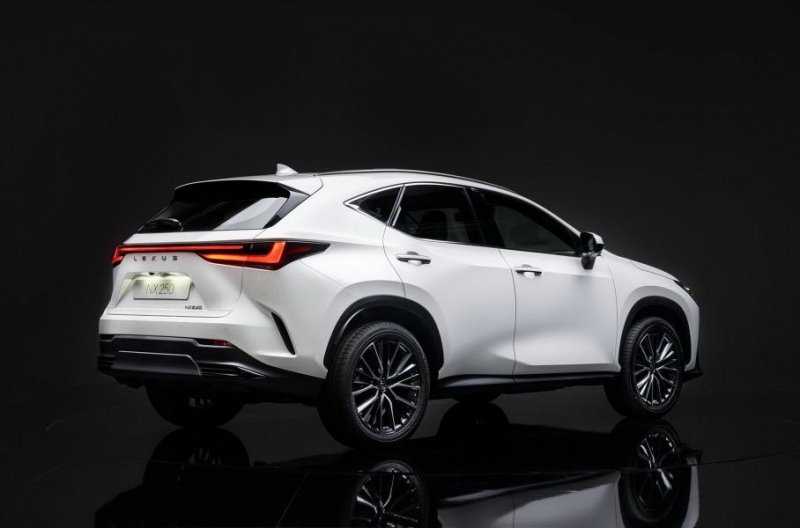 Новый Lexus NX обзавелся турбомотором 2.4 и отличился дизайном интерьера