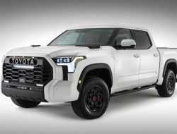 Новый пикап Toyota Tundra полностью раскрыт на официальном снимке