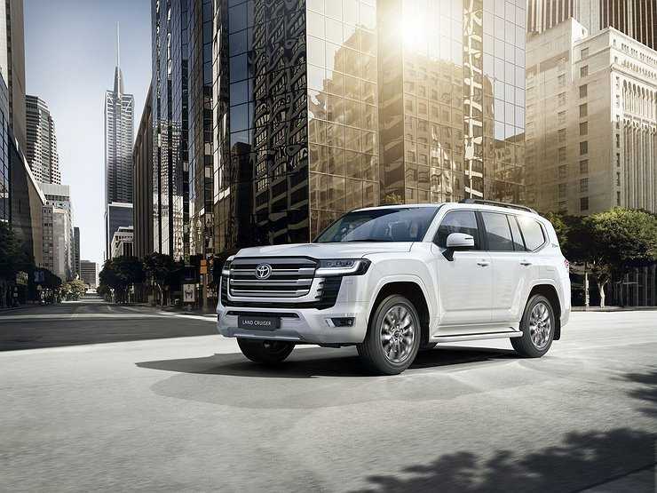 Новый Toyota Land Cruiser 300: цены и старт продаж в России