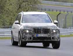 Обновленный BMW X7 поймали фотошпионы